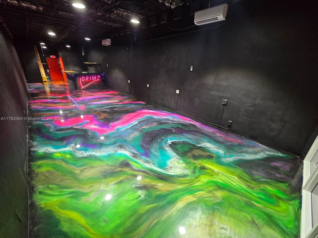 Photo of 1053 SE 17th St, Fort Lauderdale, FL 33316 (MLS # A11782064)