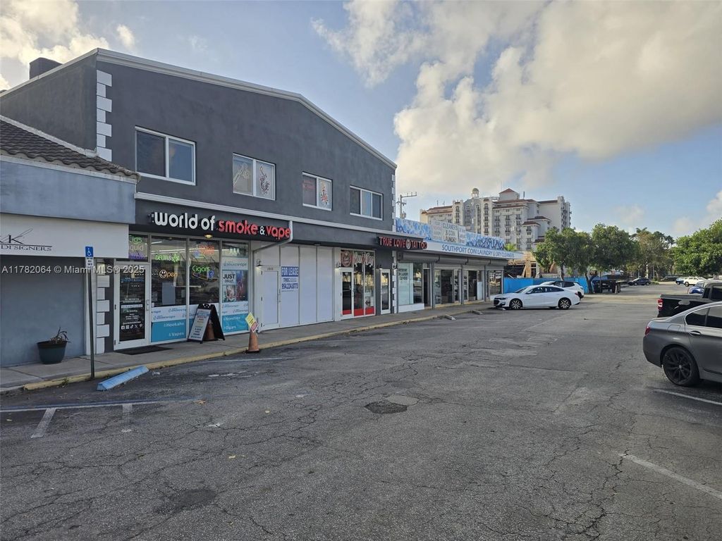 Photo of 1053 SE 17th St, Fort Lauderdale, FL 33316 (MLS # A11782064)