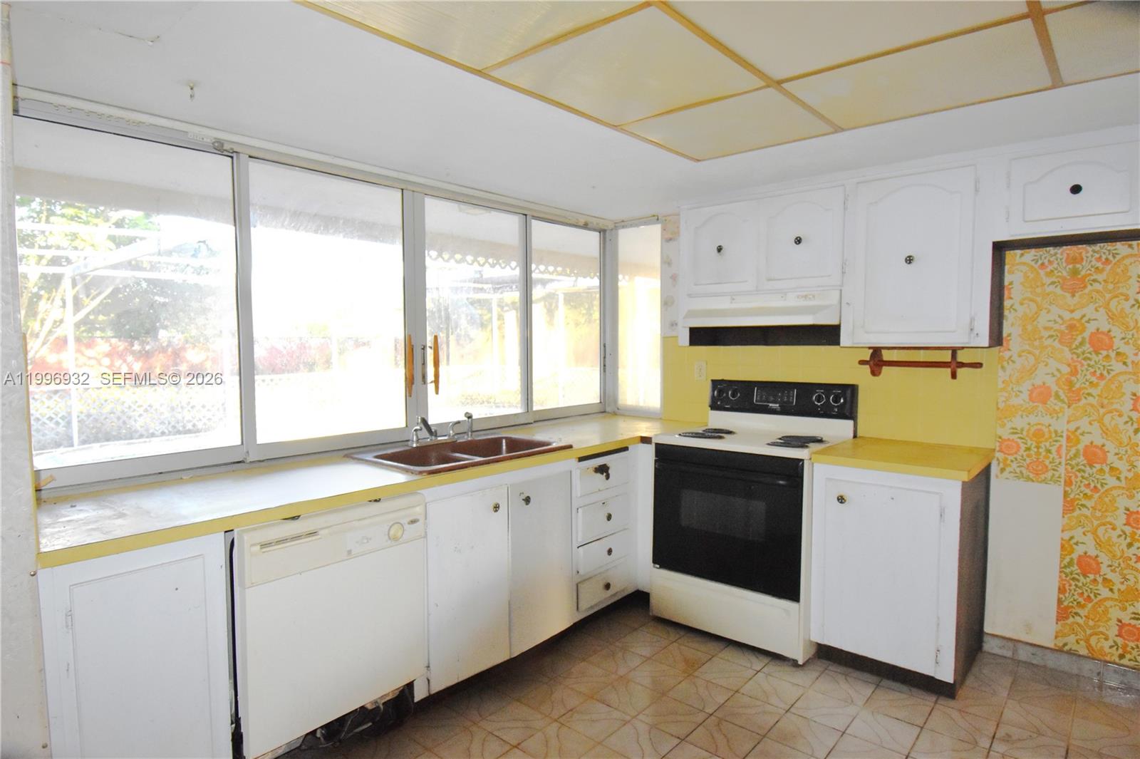 SUNRISE GOLF VILLAGE SEC - Residential