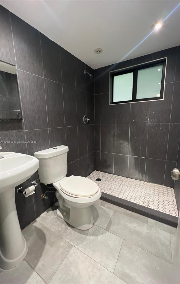 NORTHERN BLVD TRACK - Residential Lease