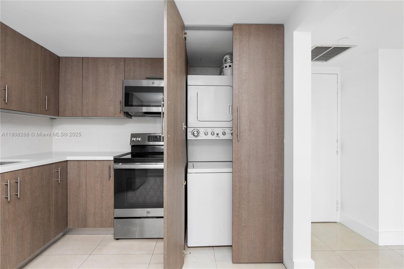 1901 Brickell Ave B1903