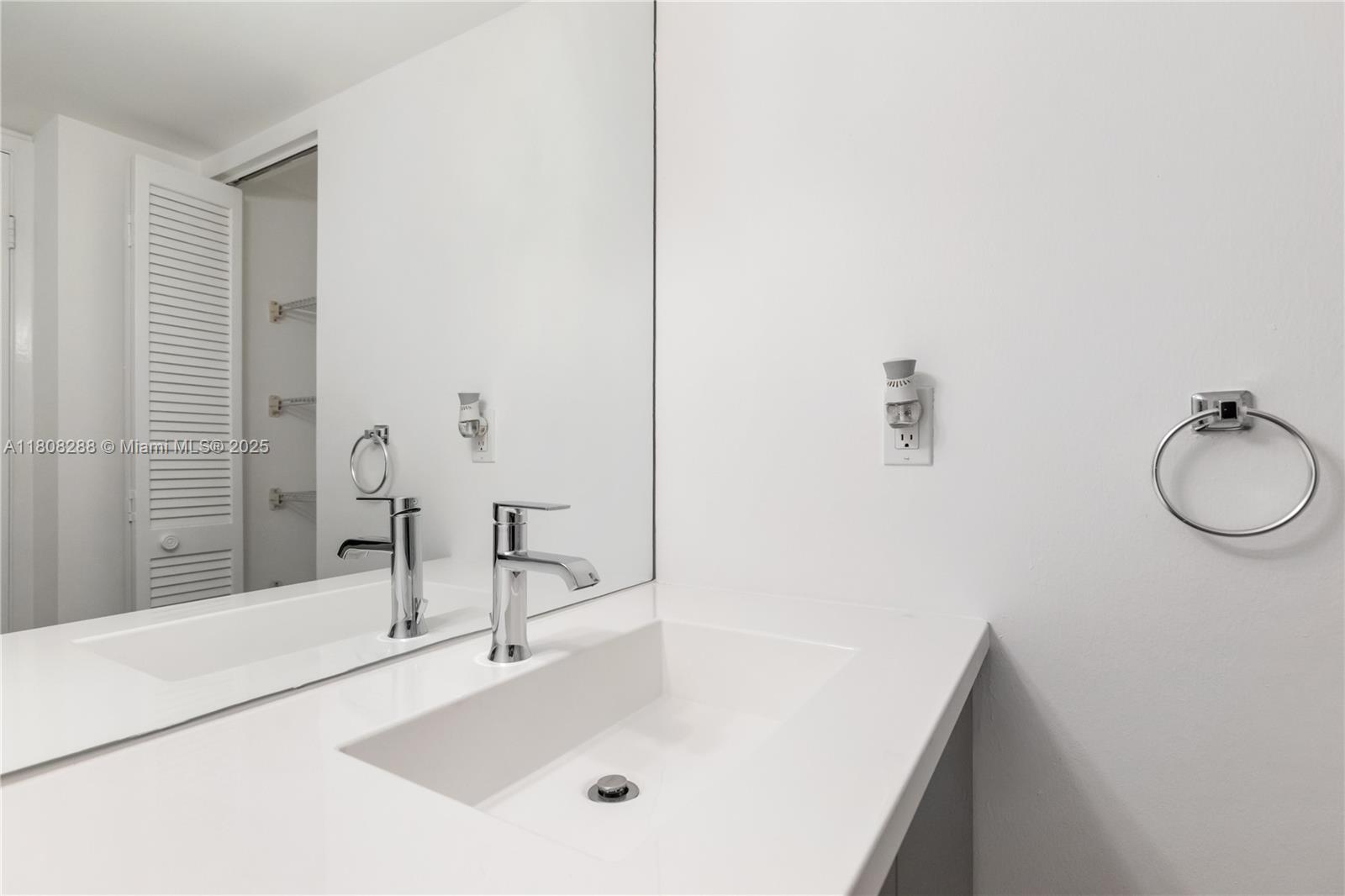 1901 Brickell Ave B1903