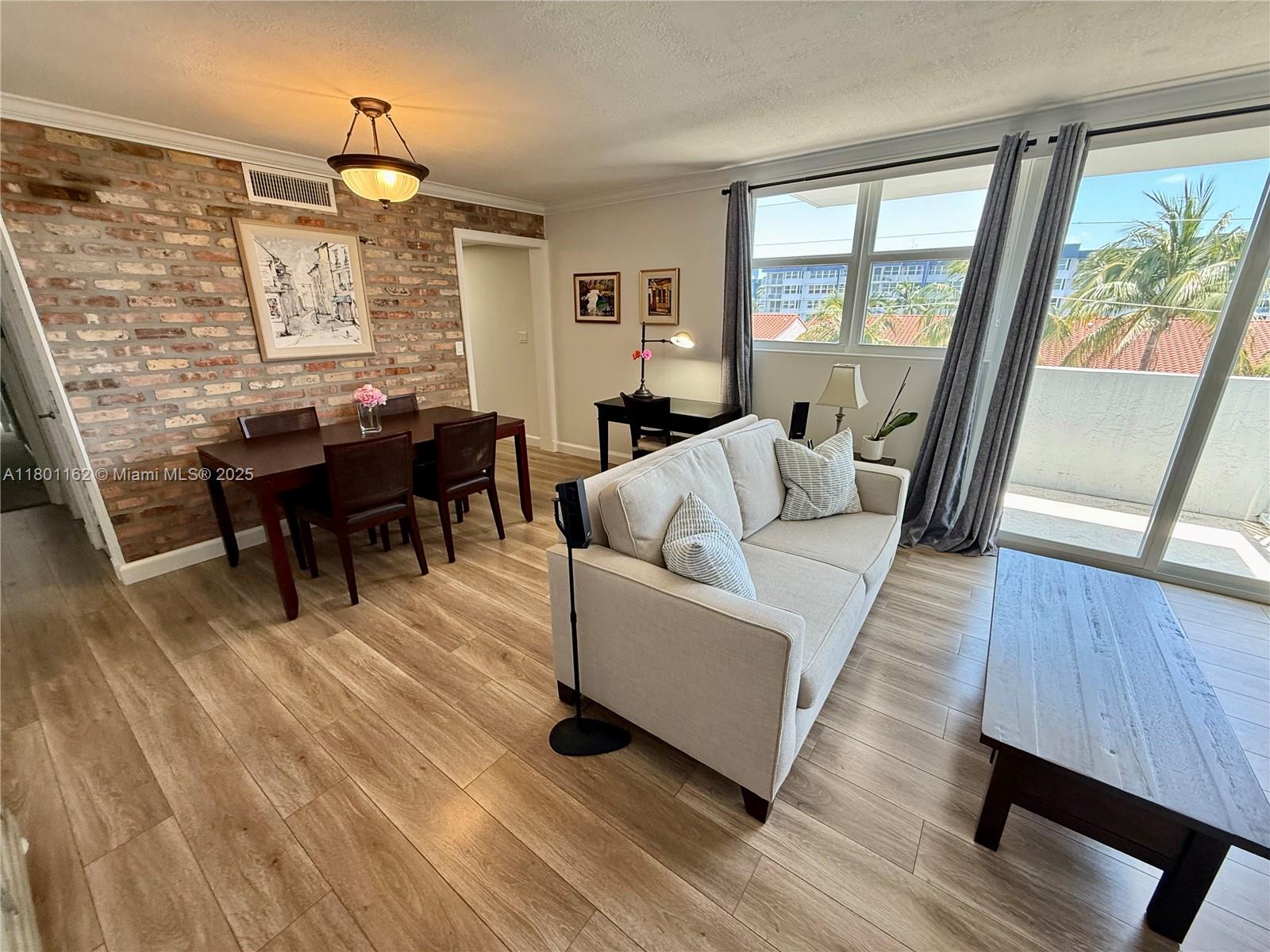 16518 Ne 26th Ave 405, North Miami Beach, Miami-Dade County, Florida - 1 Bedrooms  
2 Bathrooms - 