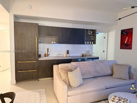 159 NE 6th St 4805 Miami FL 33132