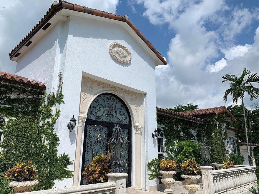 Across the street from Gulliver! 

This is a spaciously comfortable villa has 4 bedrooms and 4.5 Baths and sets up easily to entertain friends, family & business. 

The main house offers 3 bedrooms 3.5 bathrooms.  An additional 1 bedroom with its own bathroom and kitchenette can be found in the in-law area.

This beautiful property is nestled on 63,000 sqft lot Spectacular Grounds! Oversize Pool & Spa! High ceilings throughout w/foyer entry, family room with working fireplace. Master bedroom recently updates: golden travertine marble and Jacuzzi tub.  Modern Kitchen w/large eating area, beige counter & professional gas stove. She is a 0ne-Of-A-Kind property that will provide a stress-free, peaceful Lifestyle!!