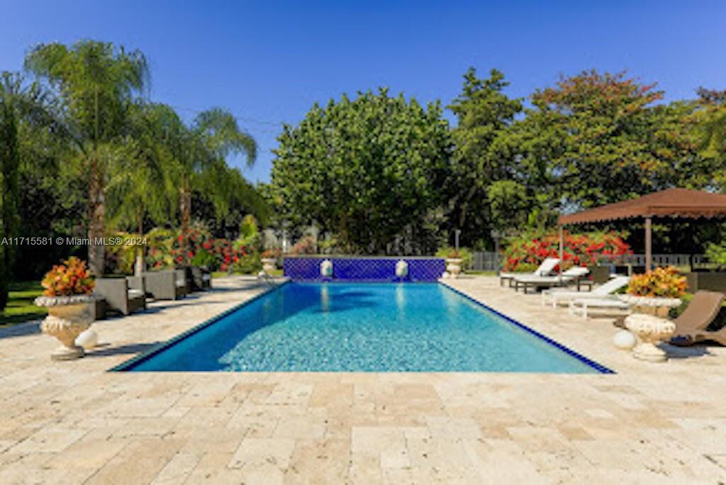 TOWN & RANCH ESTS - Residential Lease