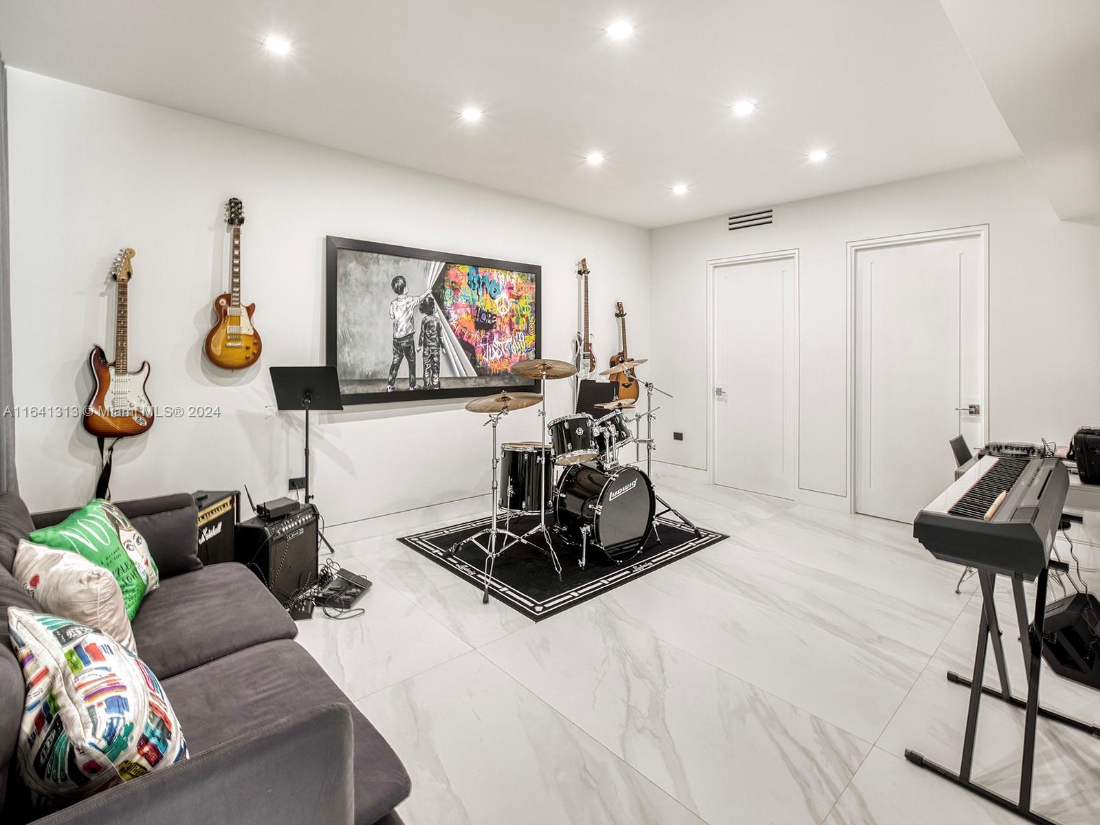 WARWICK MANOR 1ST ADDN - Residential