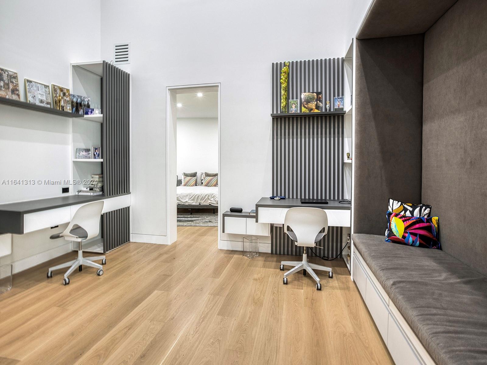 WARWICK MANOR 1ST ADDN - Residential