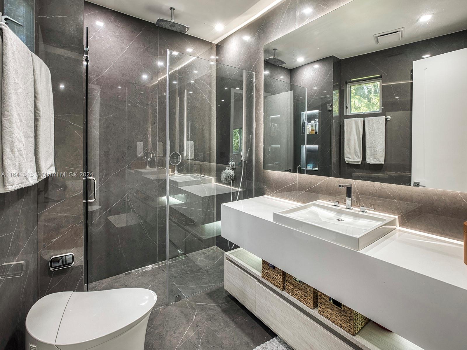 WARWICK MANOR 1ST ADDN - Residential