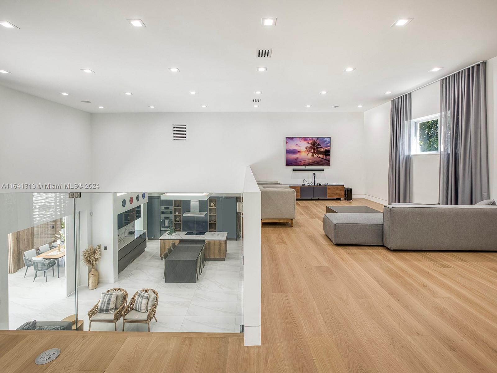 WARWICK MANOR 1ST ADDN - Residential