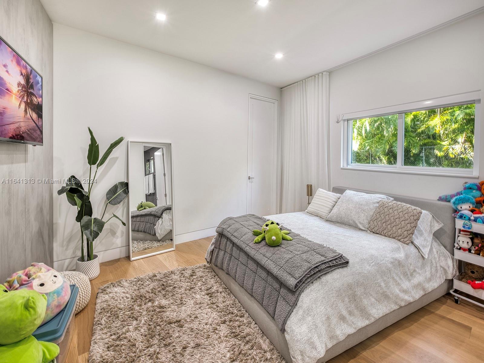 WARWICK MANOR 1ST ADDN - Residential