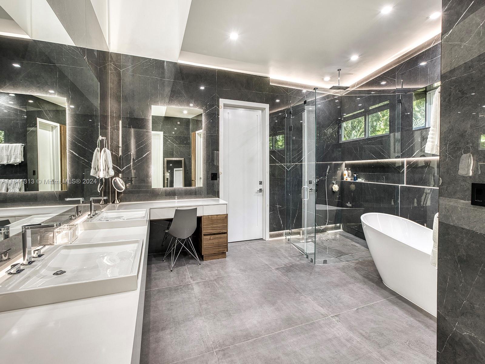 WARWICK MANOR 1ST ADDN - Residential