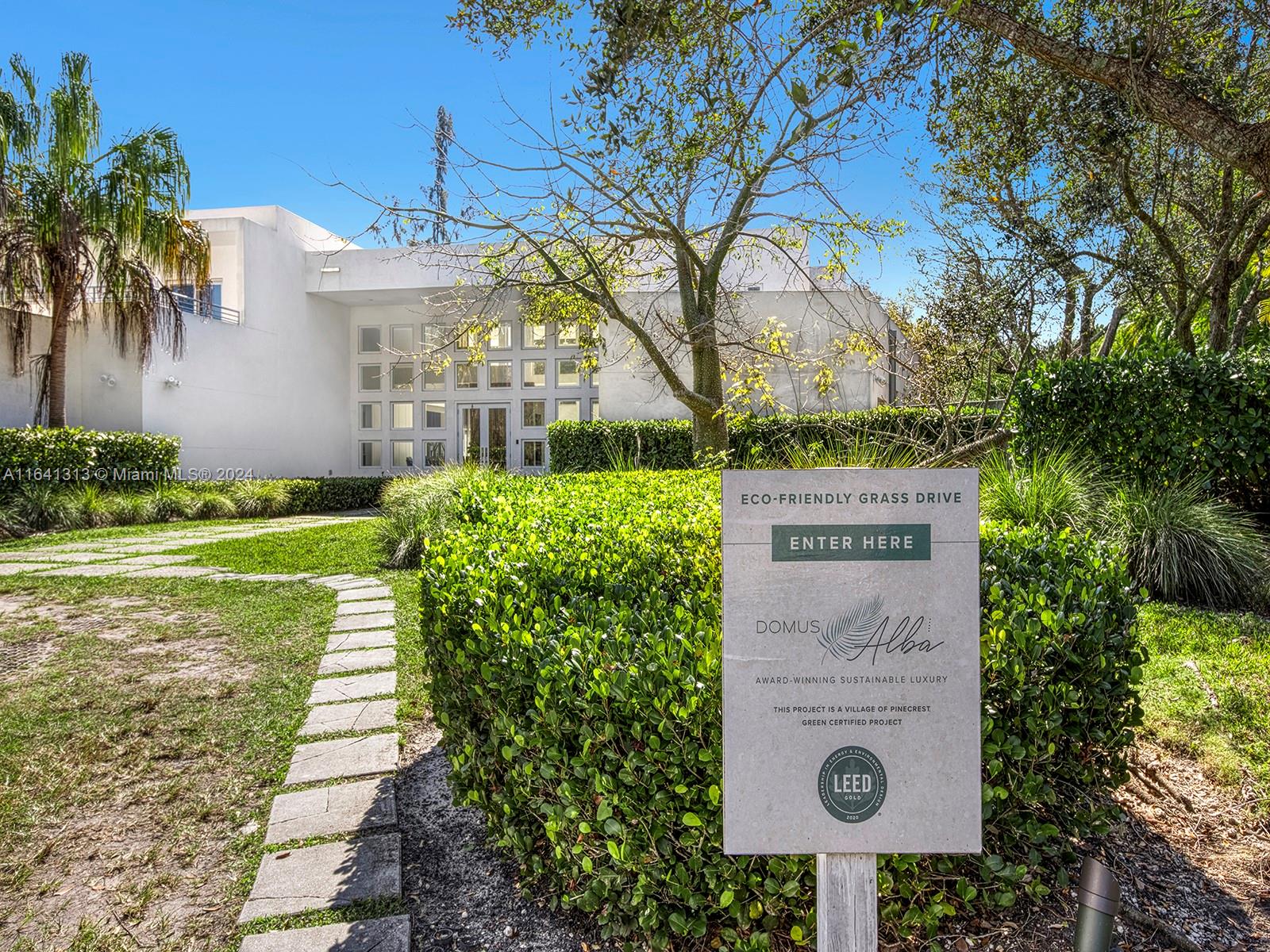 WARWICK MANOR 1ST ADDN - Residential