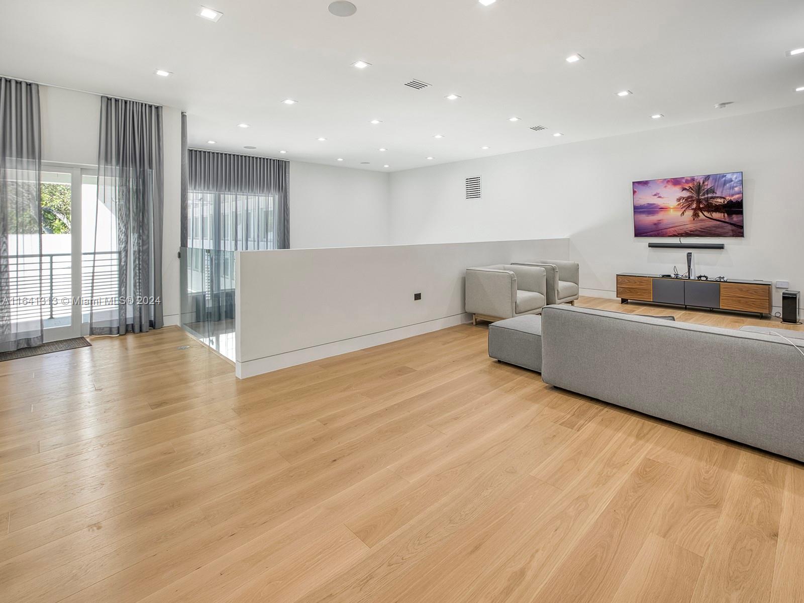 WARWICK MANOR 1ST ADDN - Residential