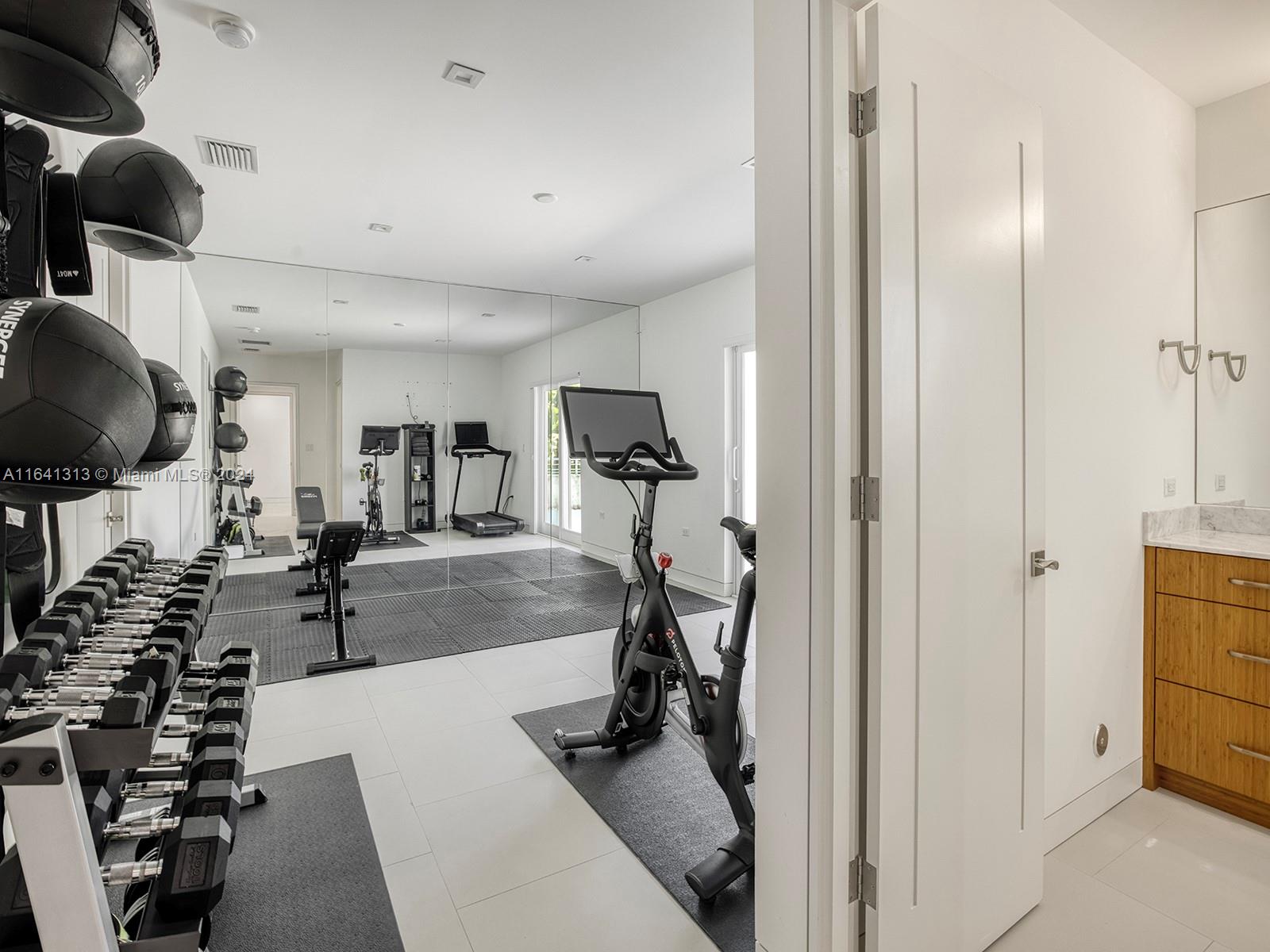 WARWICK MANOR 1ST ADDN - Residential