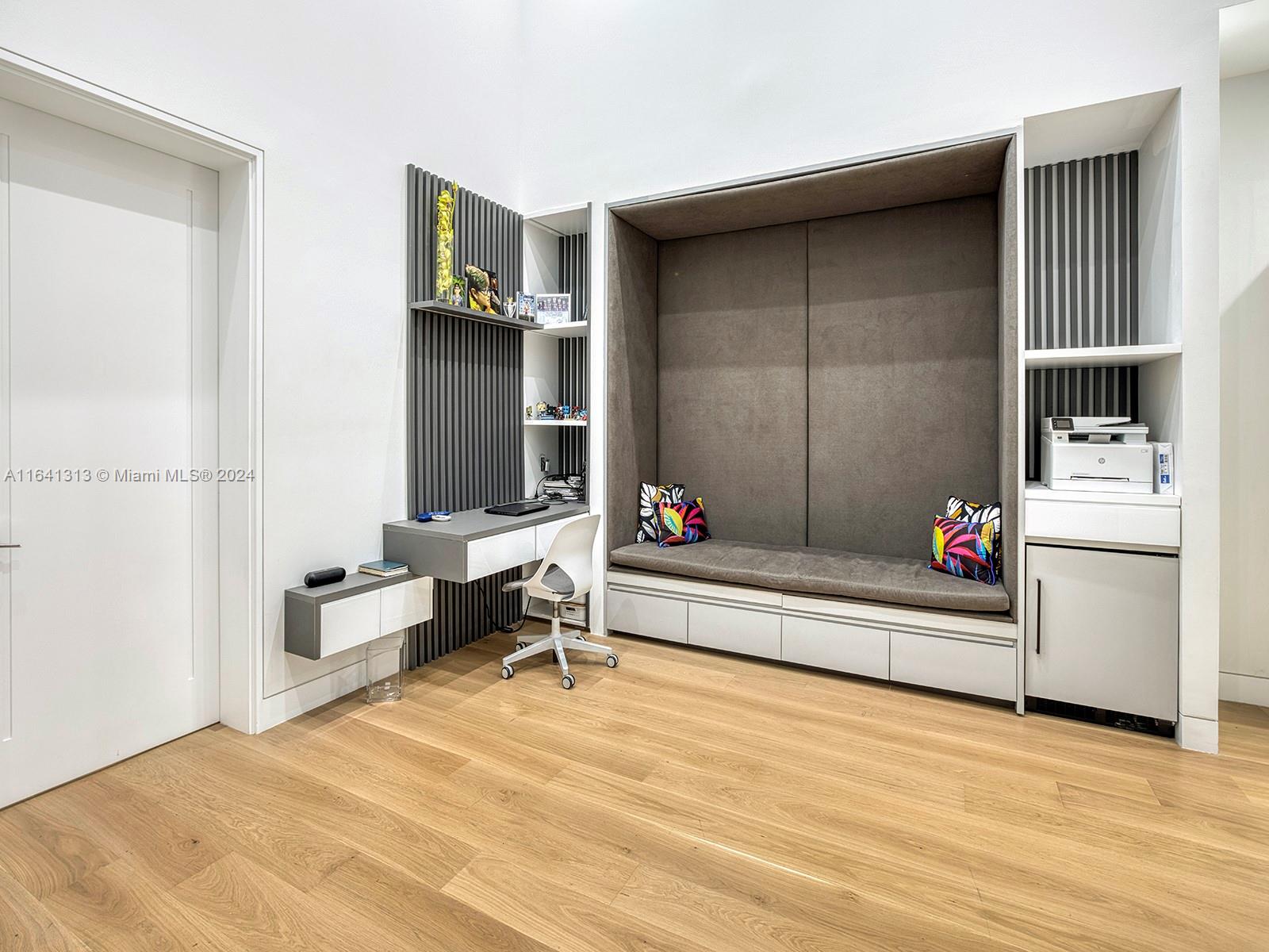 WARWICK MANOR 1ST ADDN - Residential