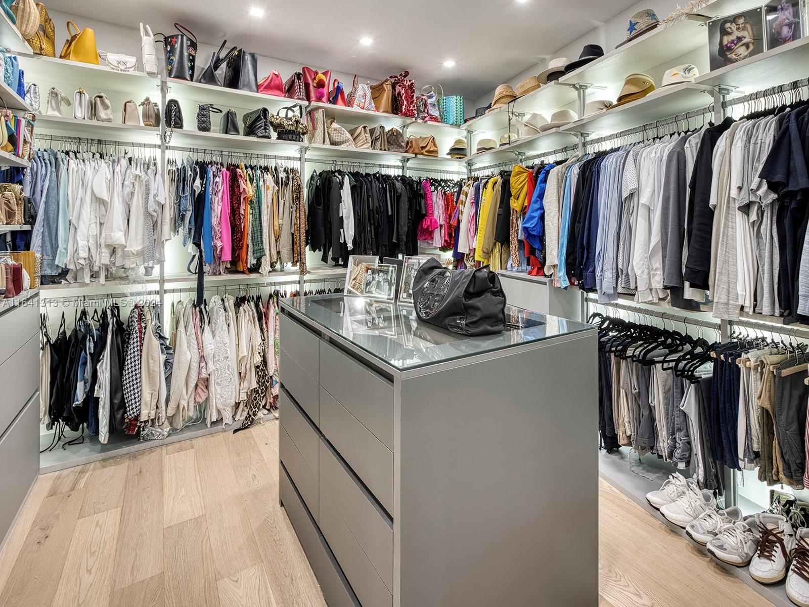 WARWICK MANOR 1ST ADDN - Residential