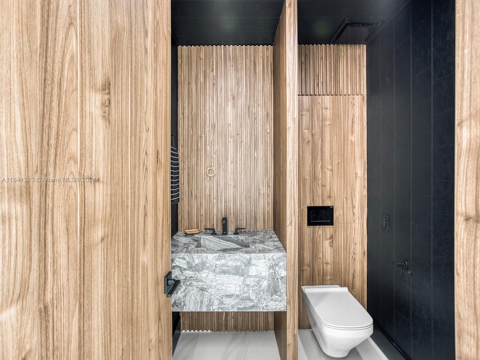 WARWICK MANOR 1ST ADDN - Residential