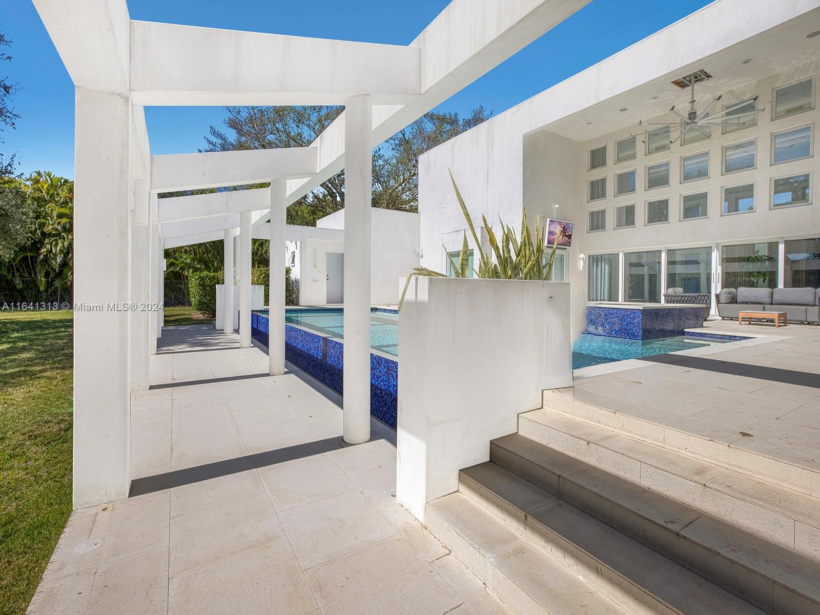 WARWICK MANOR 1ST ADDN - Residential