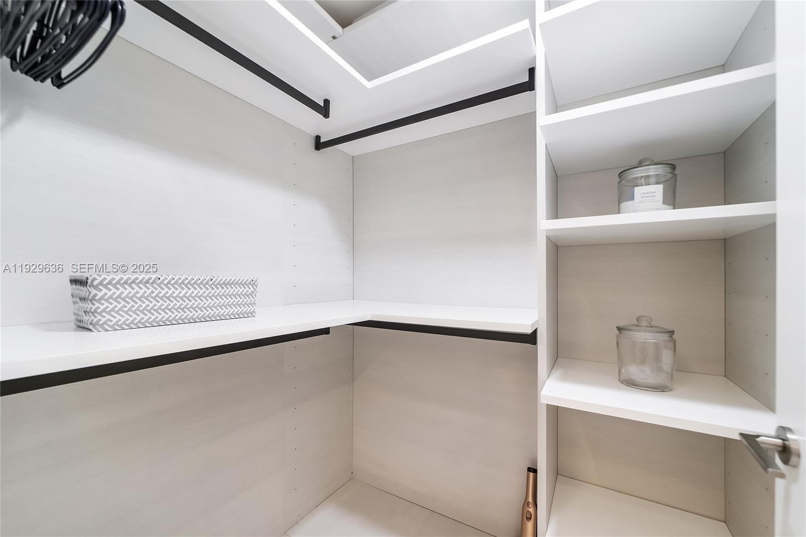 PARQUE TOWERS CONDO - Residential Lease