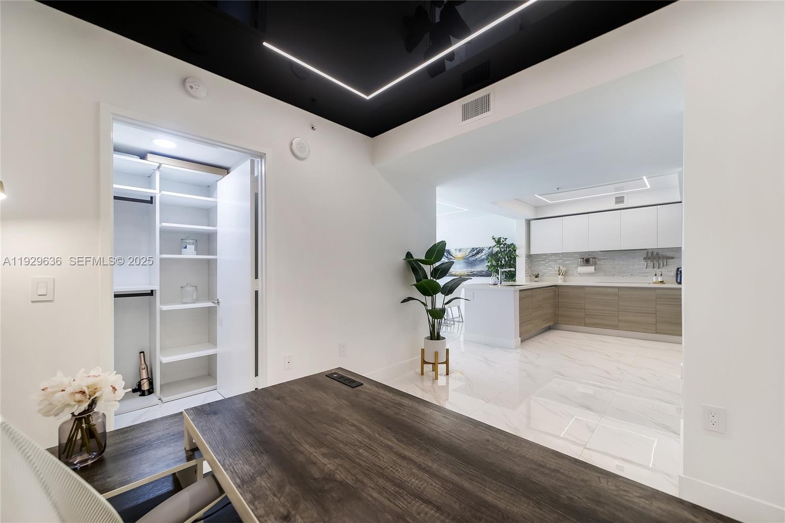 PARQUE TOWERS CONDO - Residential Lease