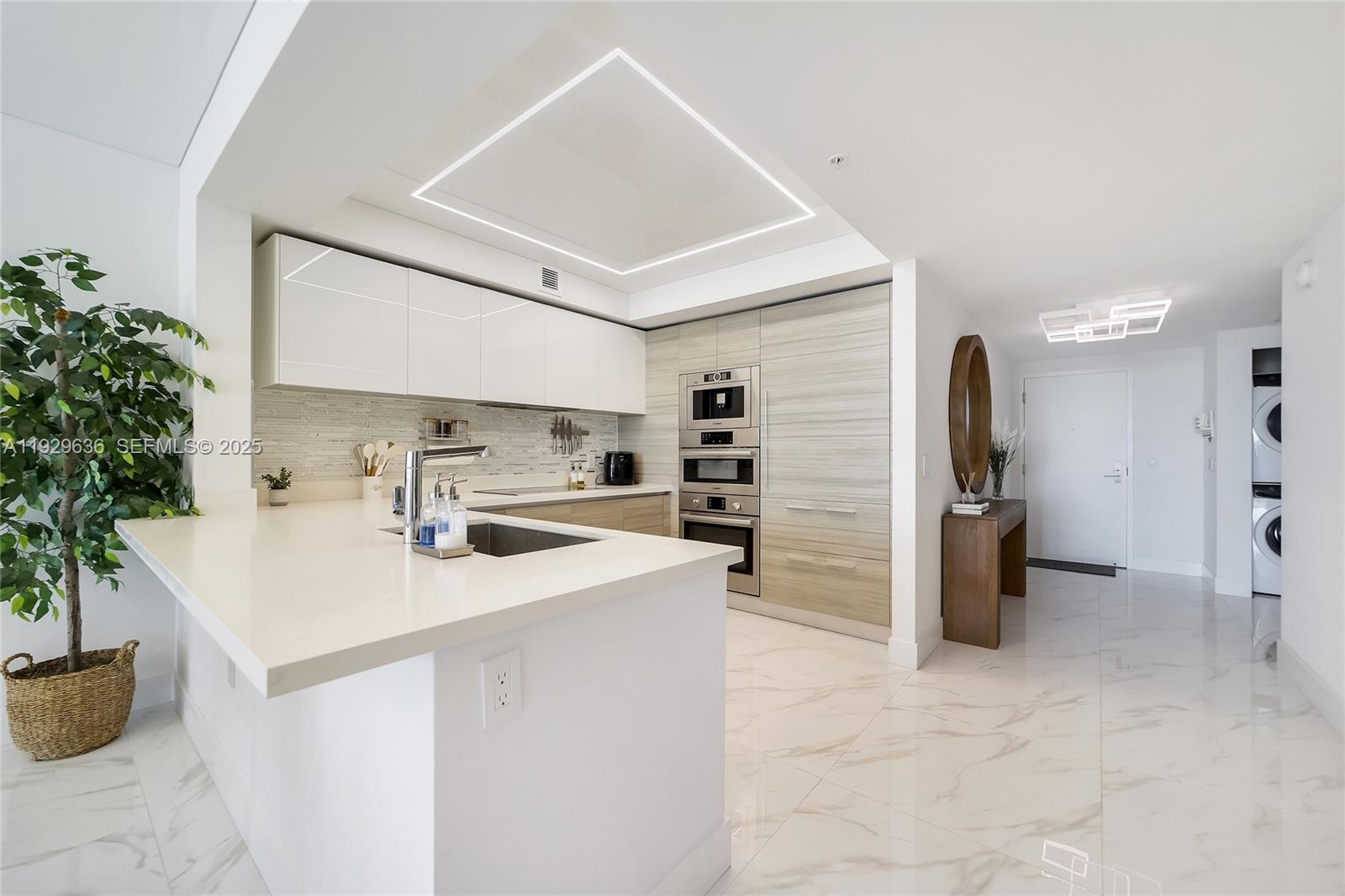 PARQUE TOWERS CONDO - Residential Lease