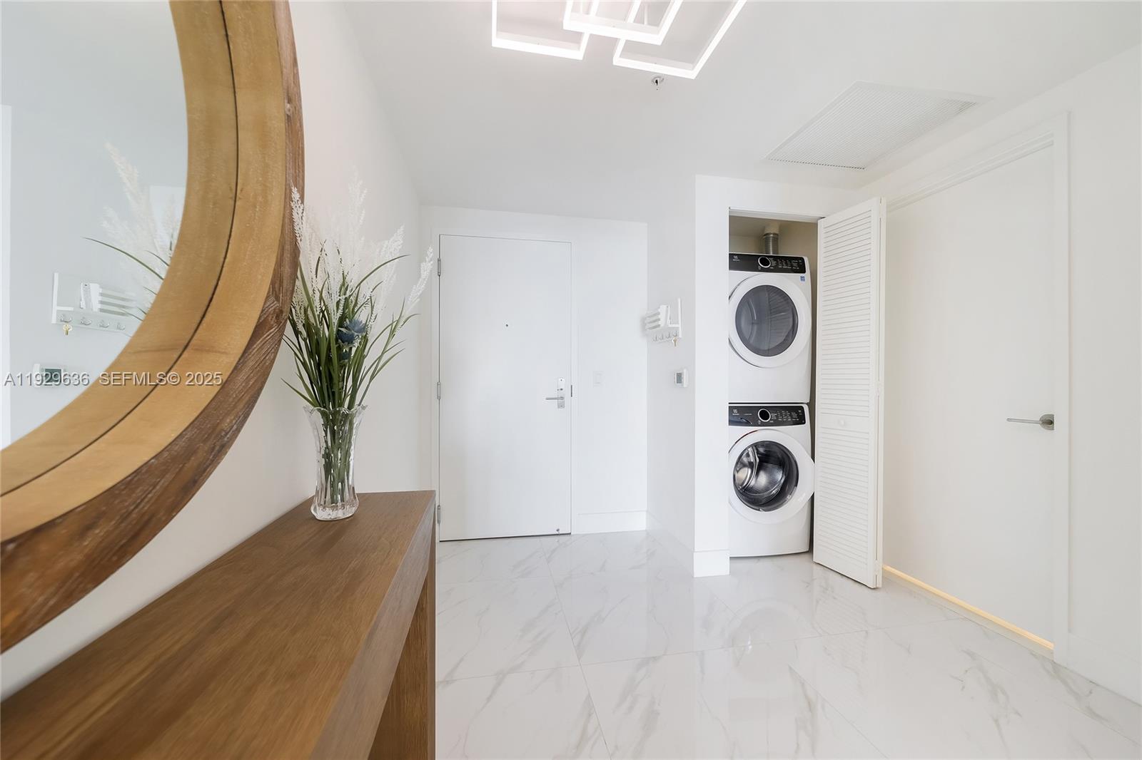 PARQUE TOWERS CONDO - Residential Lease