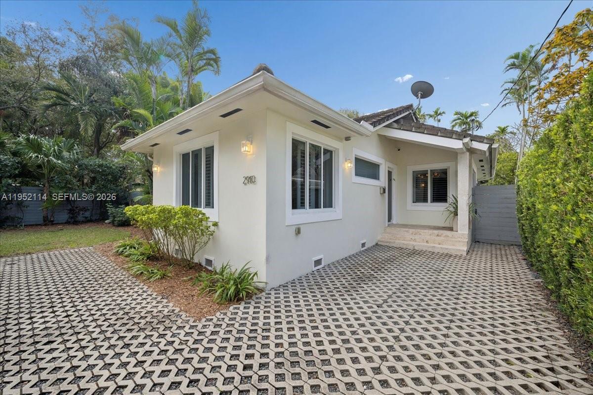 2910 Calusa St