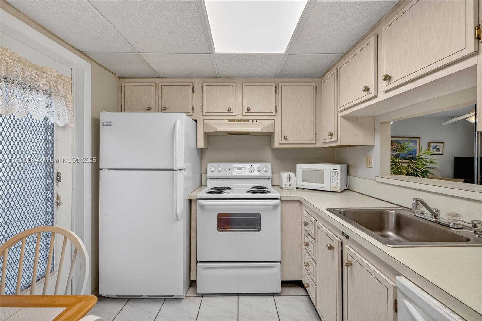 SEAGRAPE GARDENS CONDO - Residential