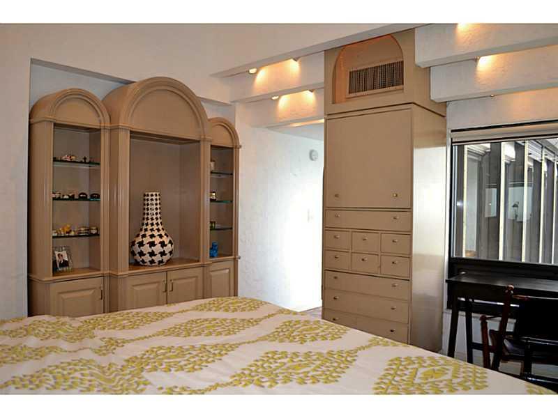 BRICKELL BAY CLUB CONDO - Residential Lease