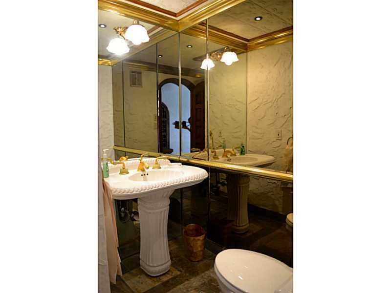 BRICKELL BAY CLUB CONDO - Residential Lease