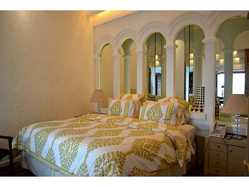 BRICKELL BAY CLUB CONDO - Residential Lease