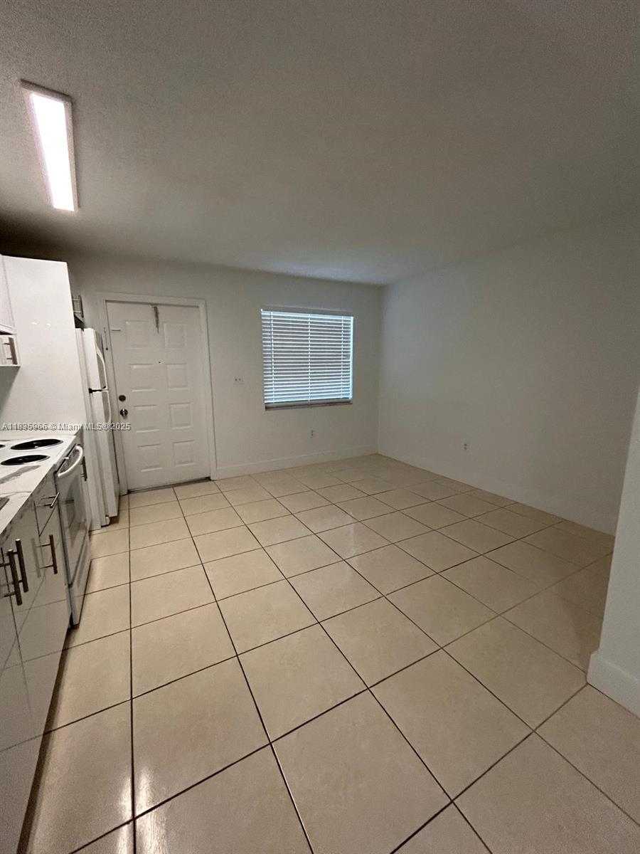 Included in the rent price are water, sewer, and garbage.
Great location, Minutes away from the Young Circle, Downtown Hollywood, I95, restaurants, grocery stores, supermarkets, and much more. First Month and 2 Security Deposit (Payment flexibility on the Security Deposit) (3 months in total). Schedule your showing!