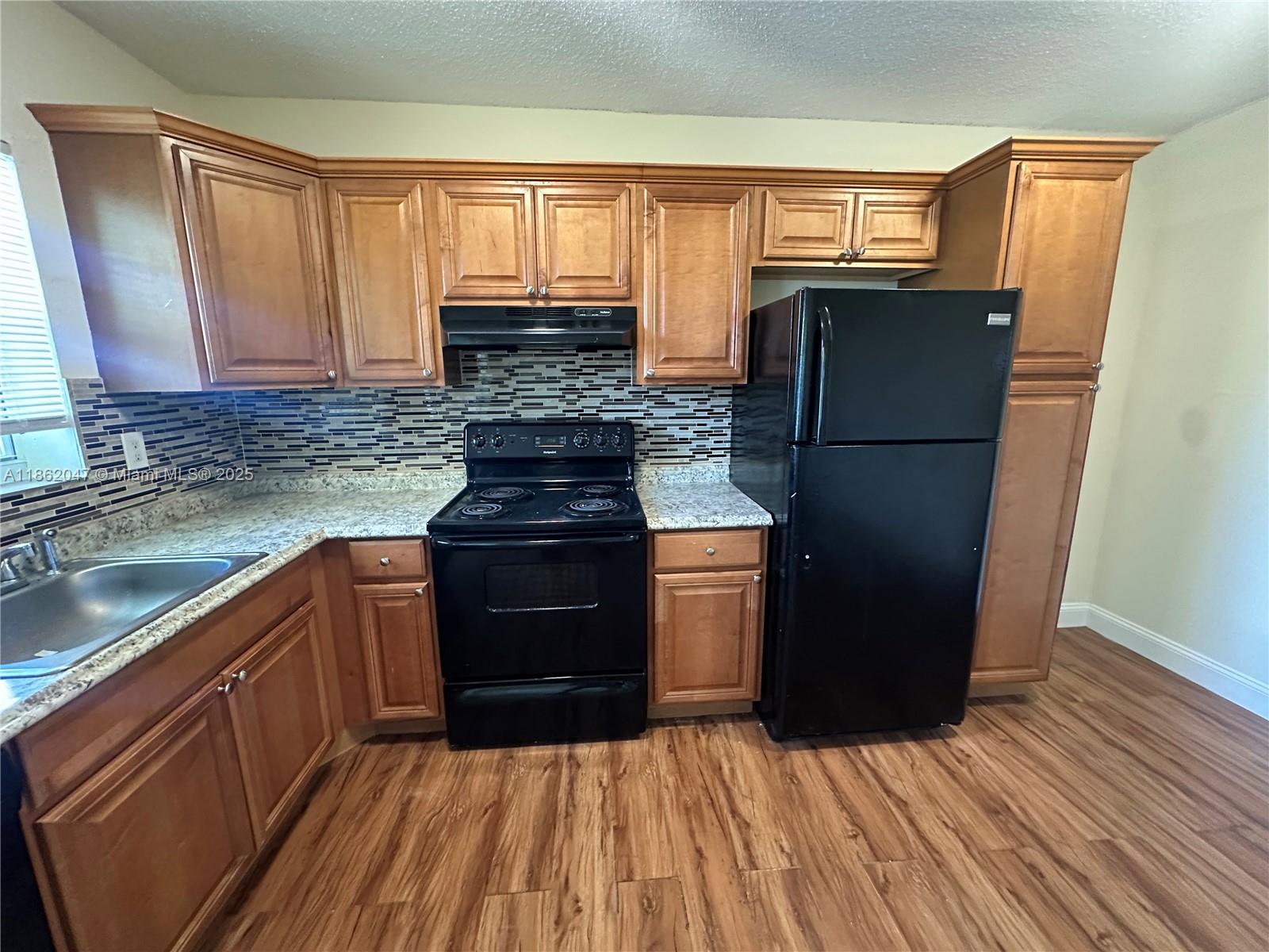 Charming and cozy one bedroom apartment centrally located and close to beaches. Features include an on-site laundry room, a swimming pool, and a designated parking space. Benefits from no HOA and quick approval process.