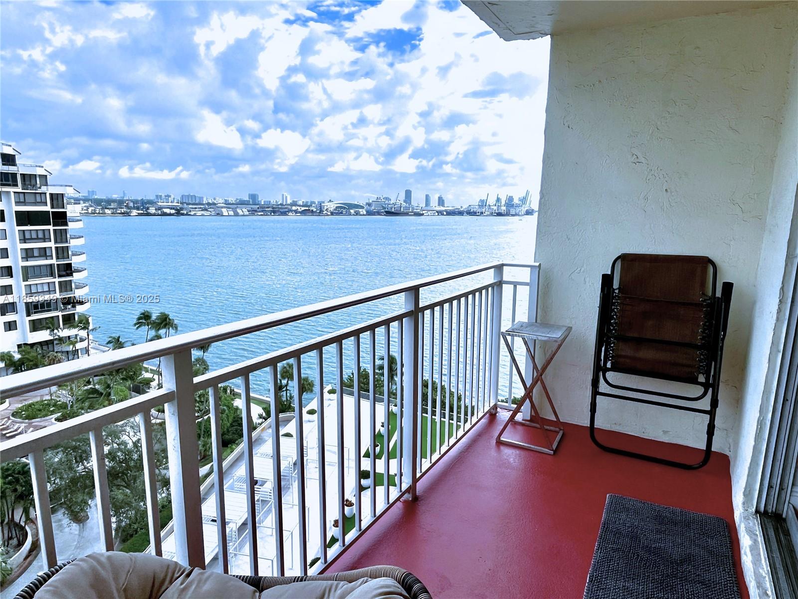 ISOLA CONDO - Residential