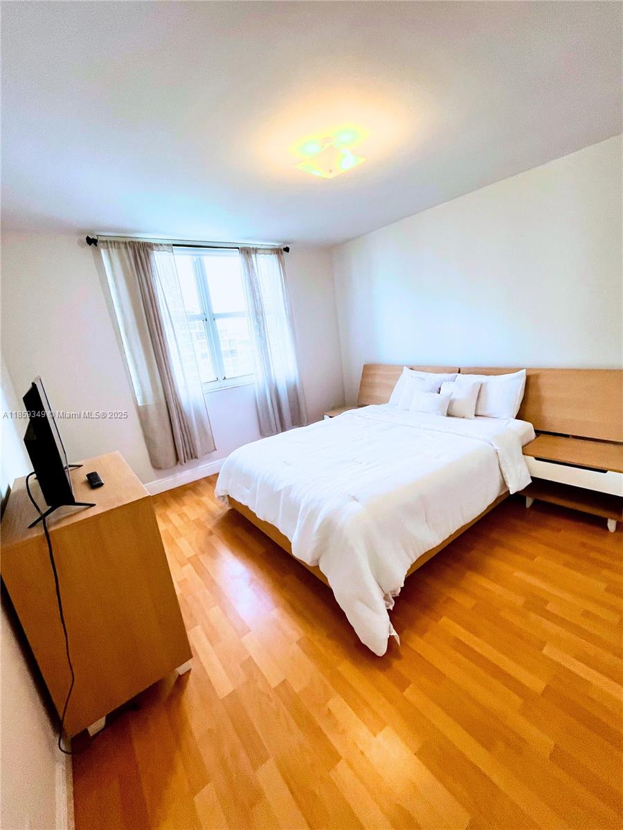 ISOLA CONDO - Residential