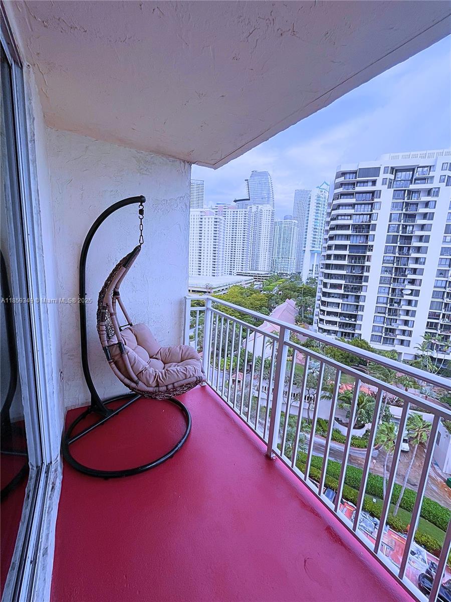 ISOLA CONDO - Residential