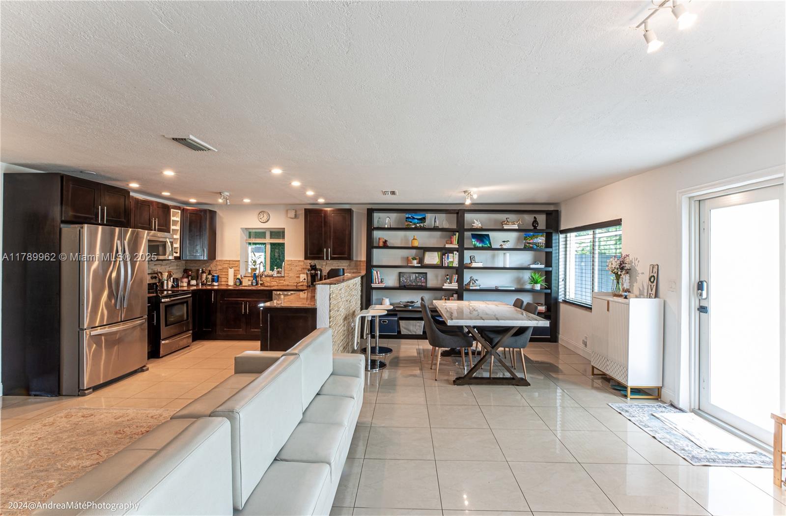Property for Sale at 5901 Ne 4th Ave, Oakland Park, Miami-Dade County, Florida - Bedrooms: 4 
Bathrooms: 2  - $649,000