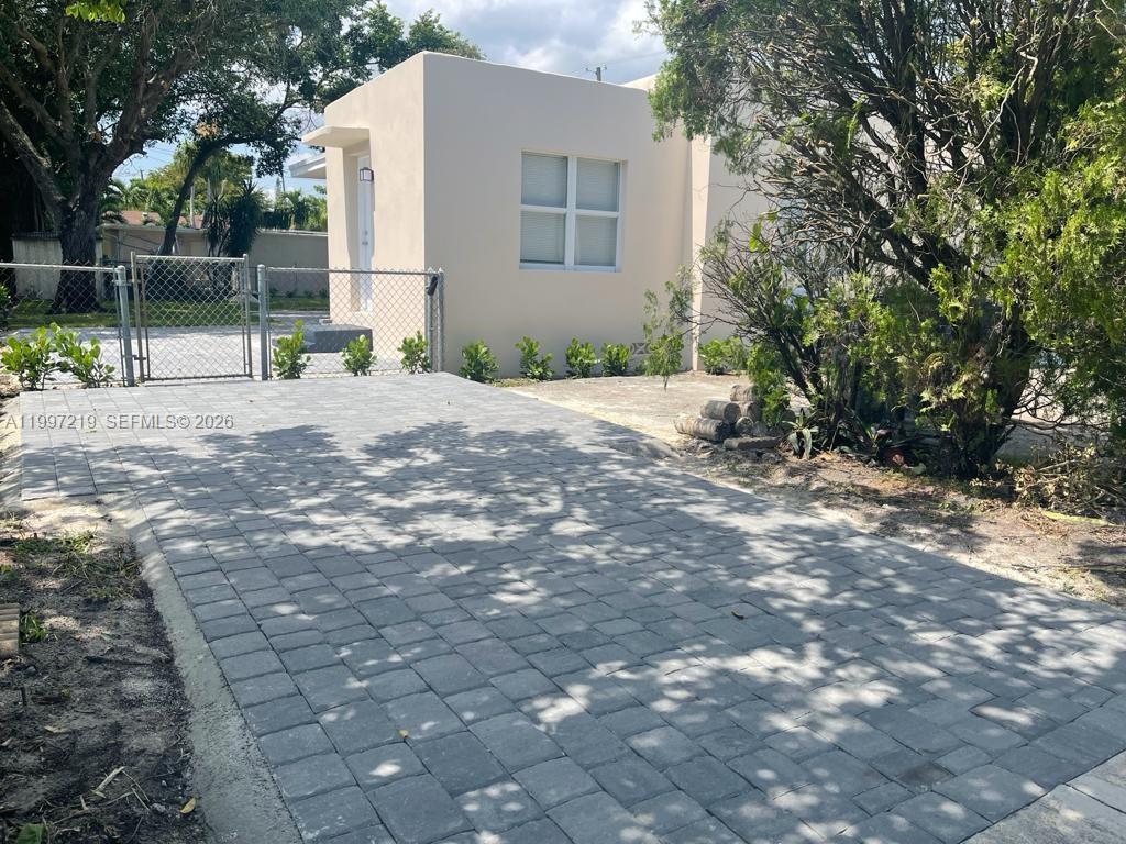 HOLLYWOOD BEACH GARDENS - Residential Lease