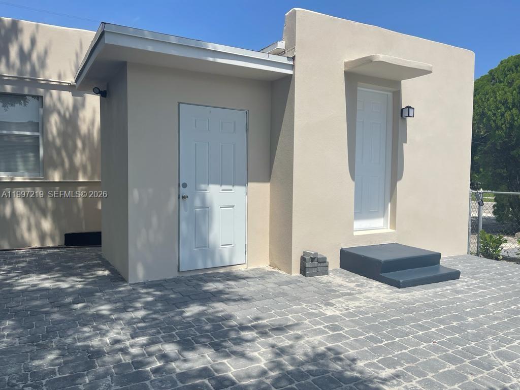 HOLLYWOOD BEACH GARDENS - Residential Lease