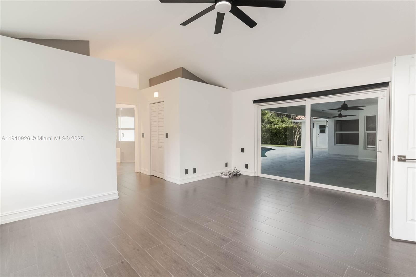 COUNTRY ISLES - Residential Lease