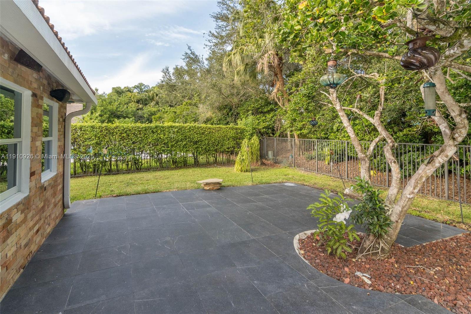 COUNTRY ISLES - Residential Lease