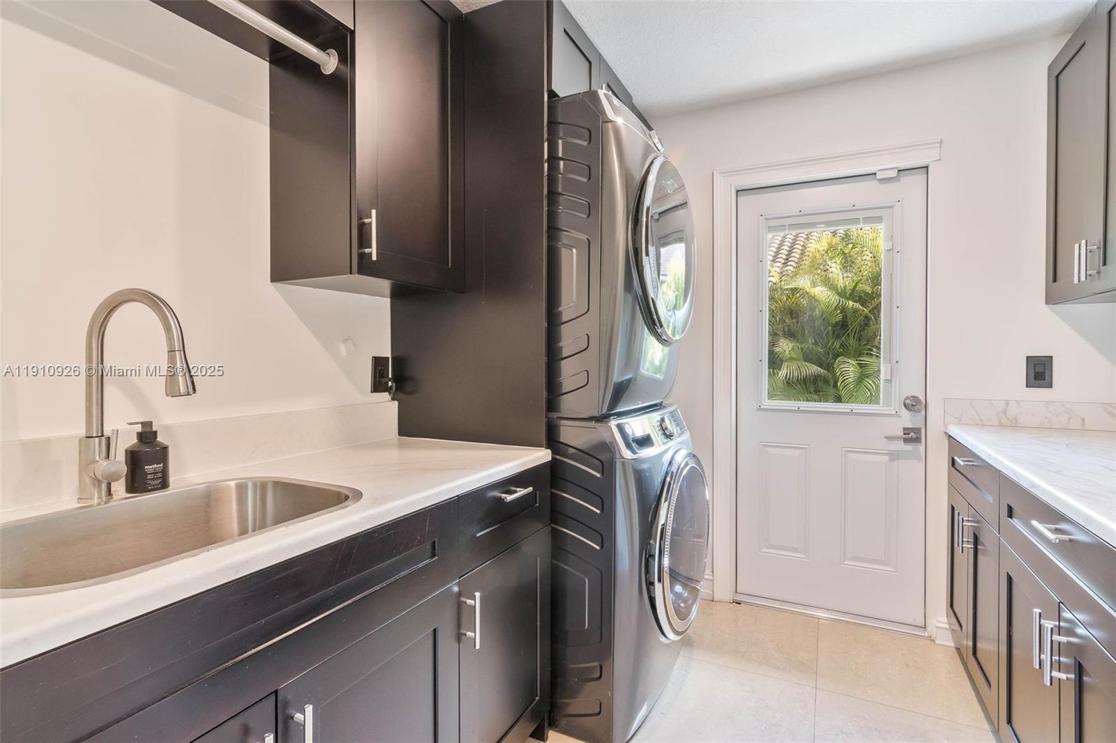 COUNTRY ISLES - Residential Lease