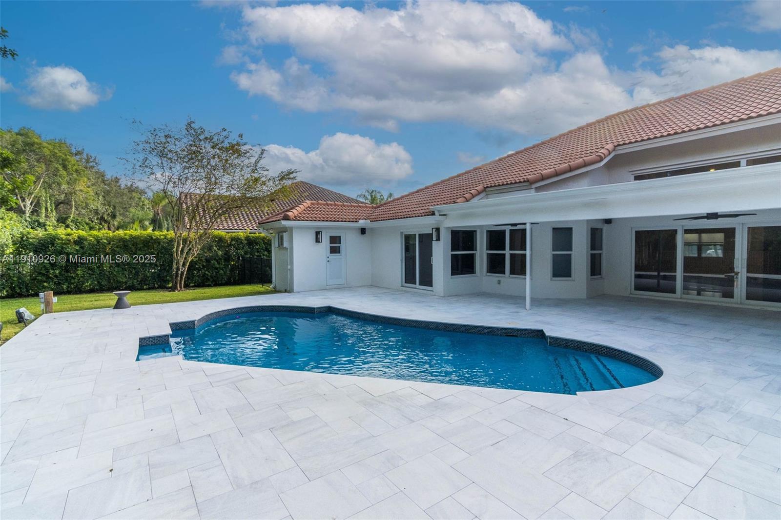 COUNTRY ISLES - Residential Lease