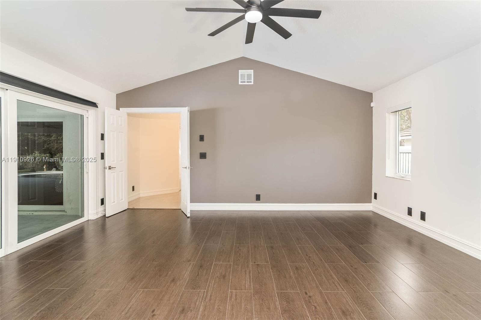 COUNTRY ISLES - Residential Lease