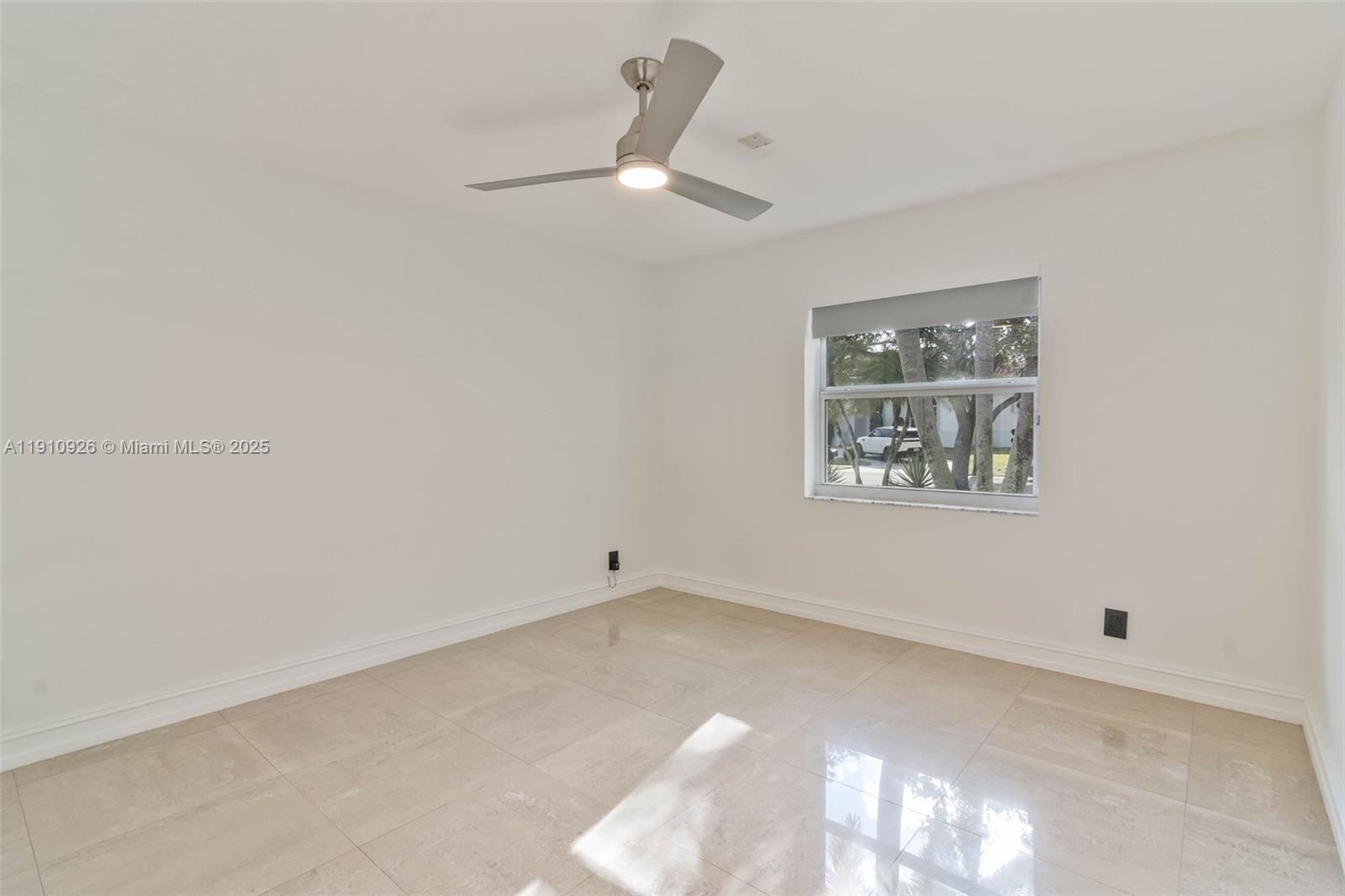 COUNTRY ISLES - Residential Lease