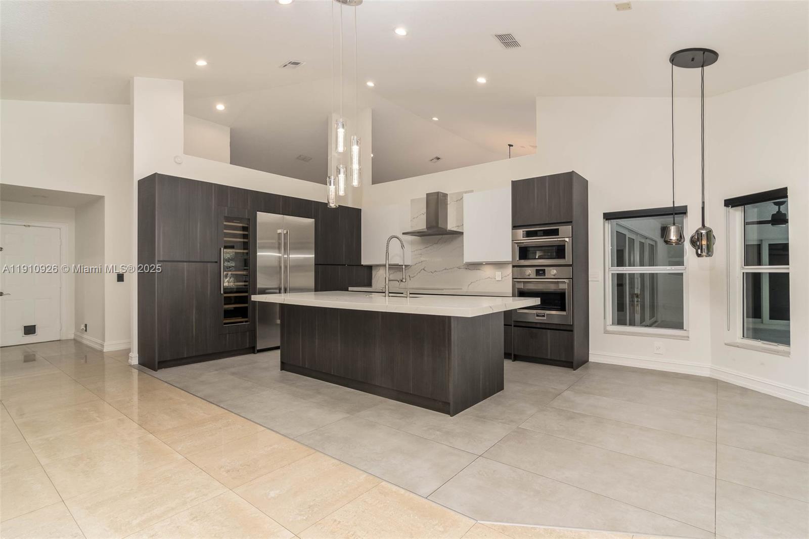 COUNTRY ISLES - Residential Lease