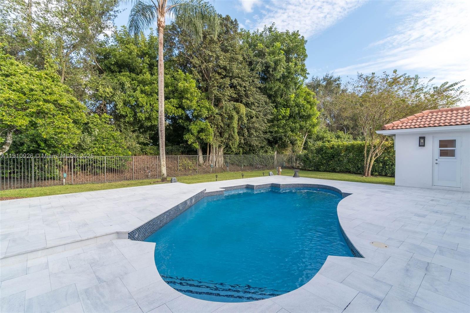 COUNTRY ISLES - Residential Lease