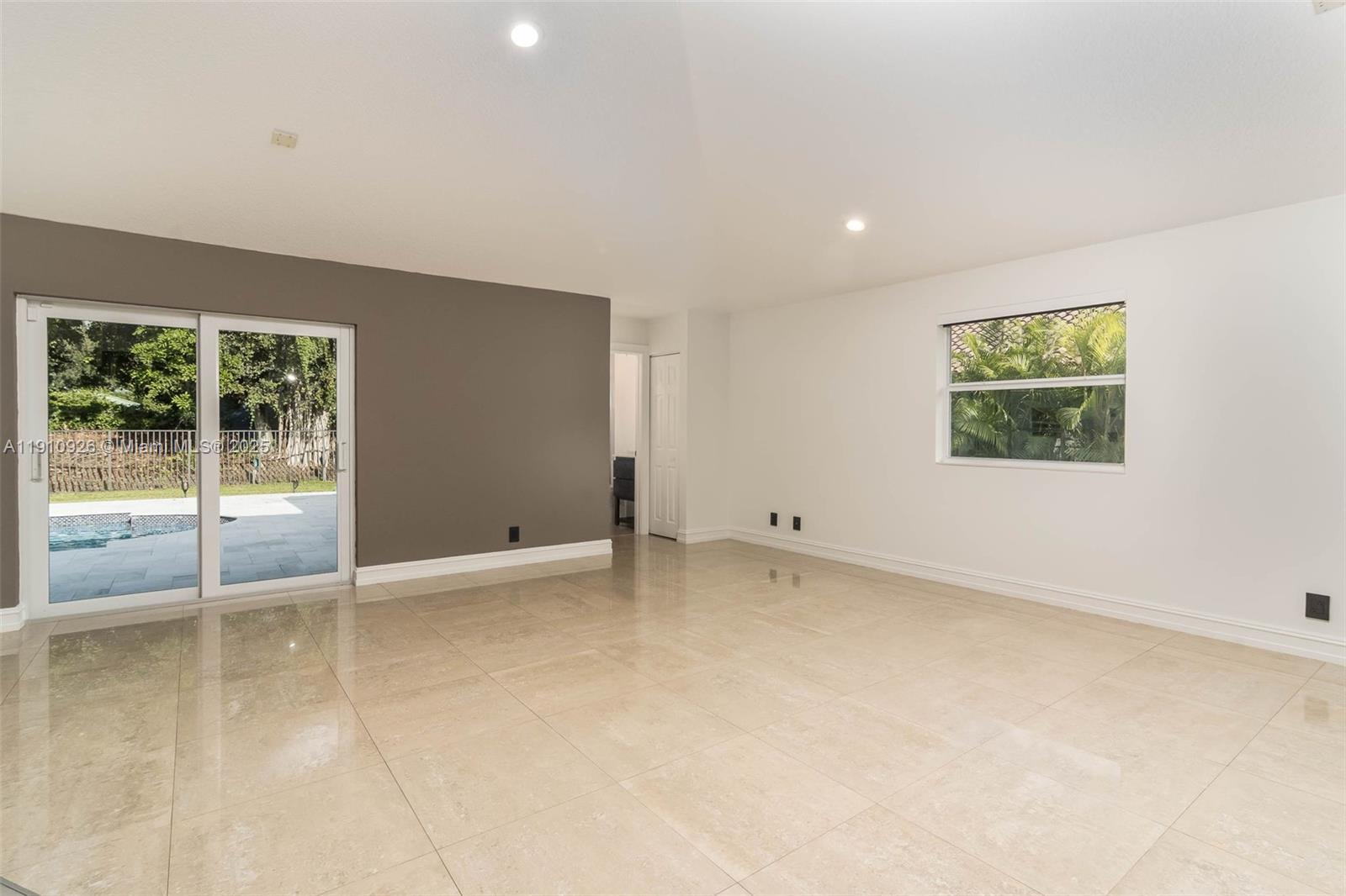 COUNTRY ISLES - Residential Lease