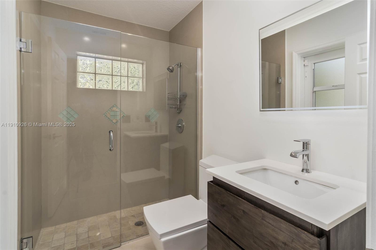 COUNTRY ISLES - Residential Lease